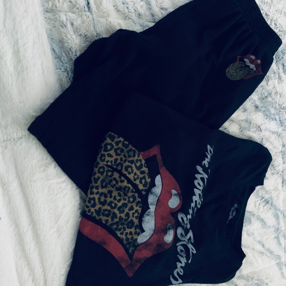 Rolling Stones sweat pant and sweatshirt.